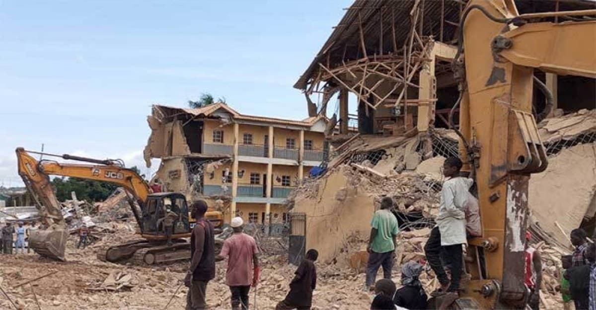 নাইজেরিয়ায় স্কুল ভবন ধসে প্রাণ গেল ২১ জনের