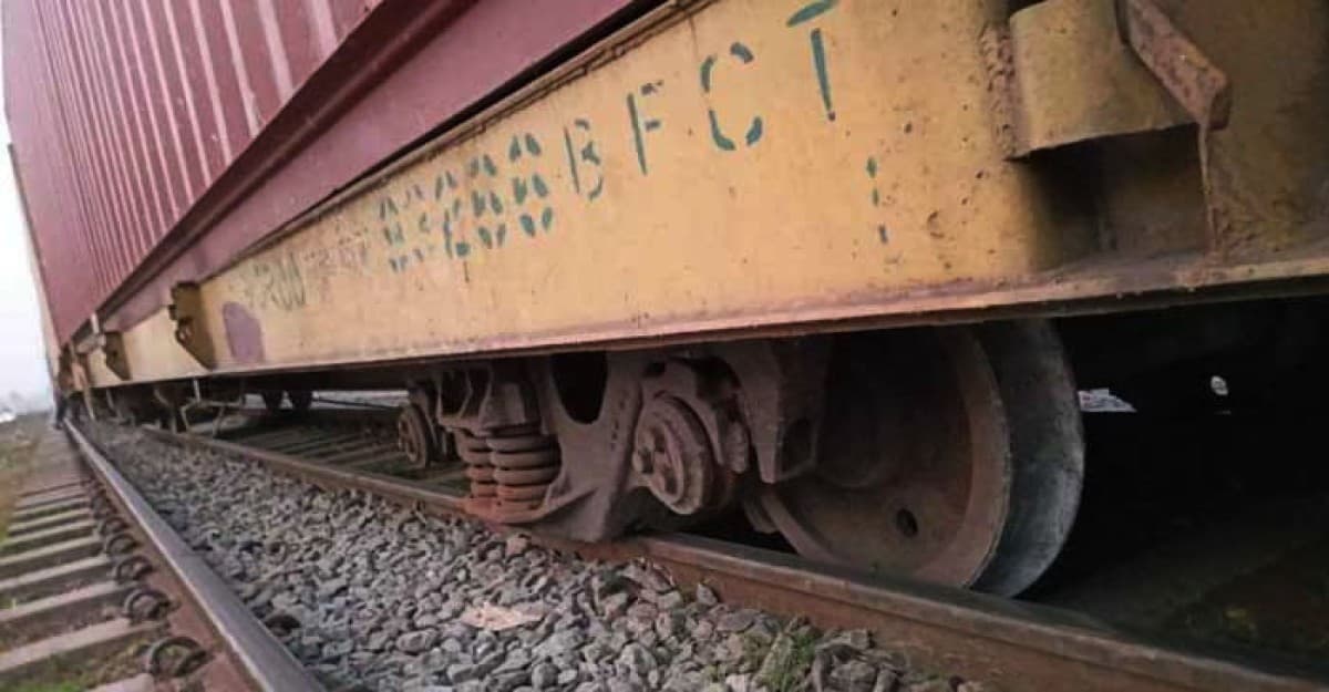 চুয়াডাঙ্গায় মালবাহী ট্রেনের বগি লাইনচ্যুত