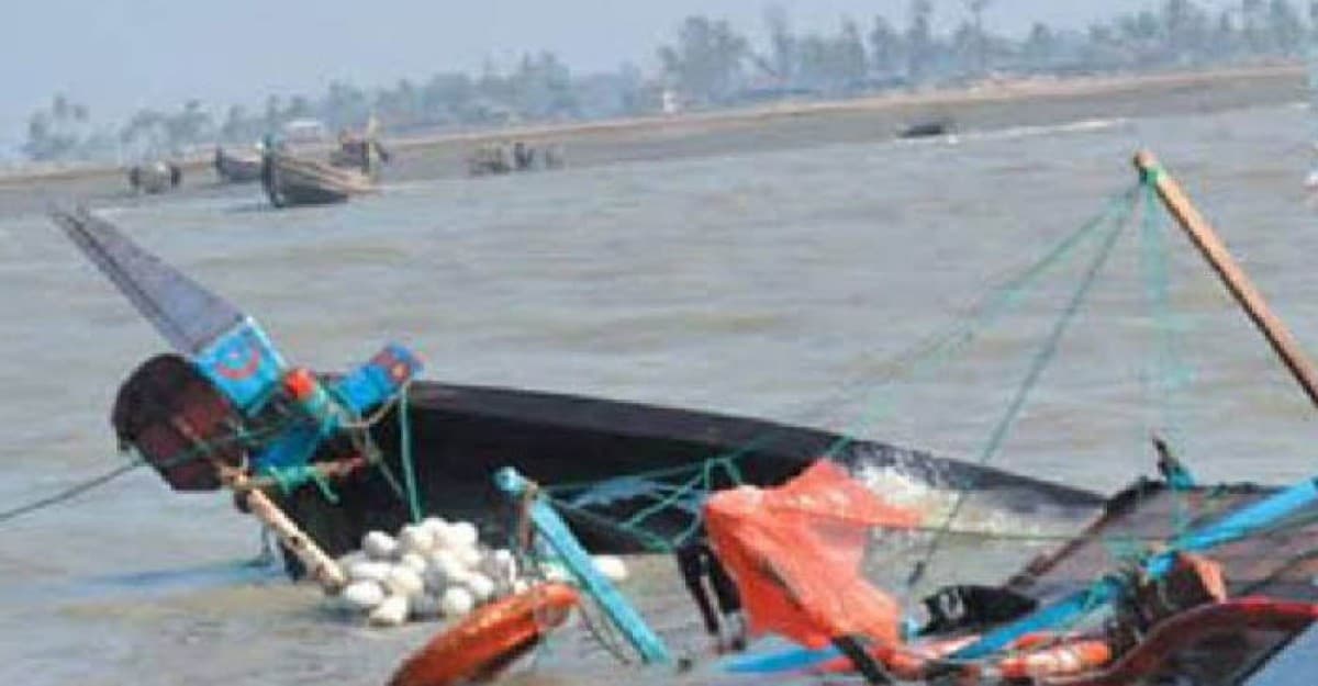 মেঘনায় বরযাত্রীবাহী ট্রলার ডুবি: নিহত ২, বরসহ নিখোঁজ ৩