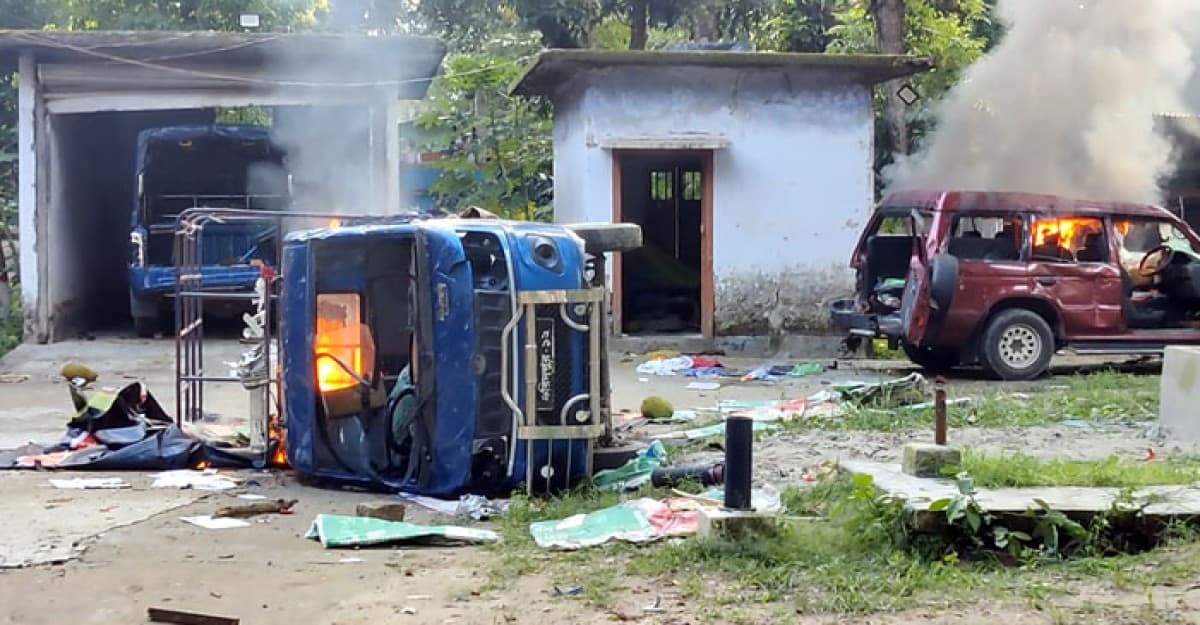 সদরপুরে প্রতিহিংসার আগুনে ছাত্র-জনতা