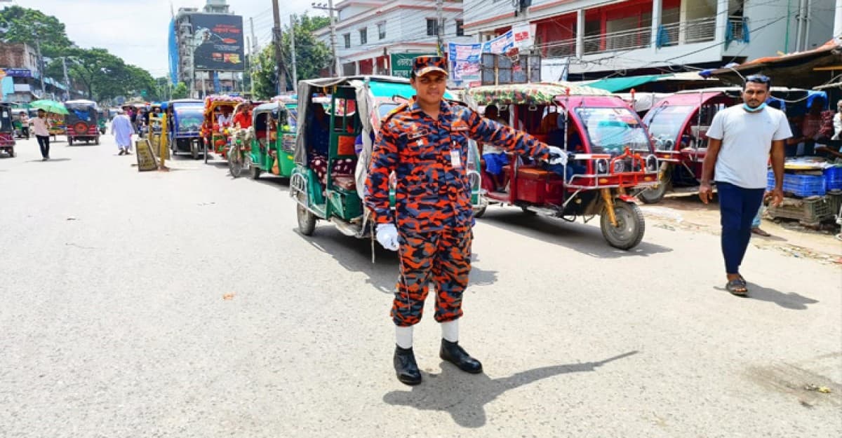 ট্রাফিক নিয়ন্ত্রণে ফায়ার সার্ভিস