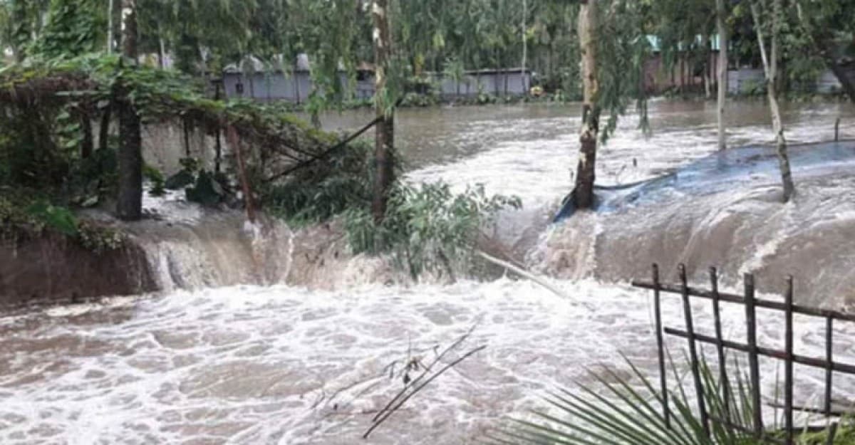 নোয়াখালীতে সূর্যের দেখা, কমতে শুরু করেছে পানি