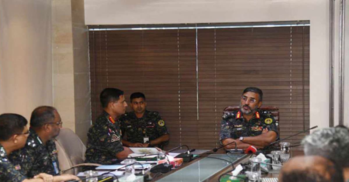 অনুমতি ছাড়া কর্মস্থল ত্যাগ করা আনসারদের চাকরি স্থগিত, অস্ত্র প্রত্যাহার