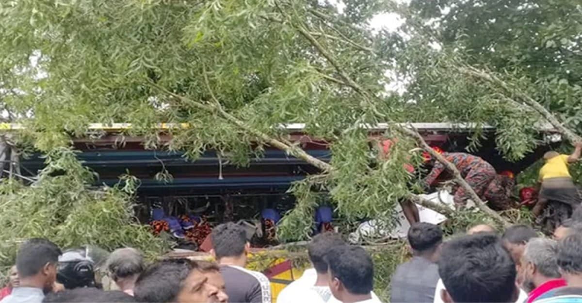 সাতসকালে গোপালগঞ্জে সড়কে প্রাণ গেল ৫ জনের