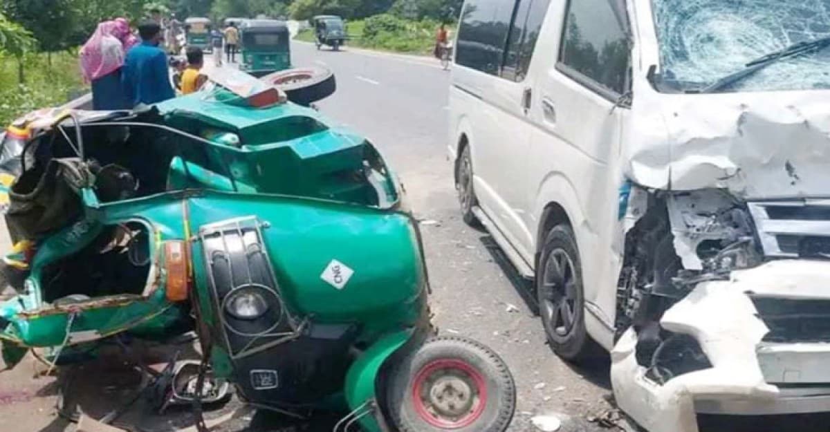 সিরাজগঞ্জে অটোরিকশা-মাইক্রোবাসের সংঘর্ষে নিহত ৫