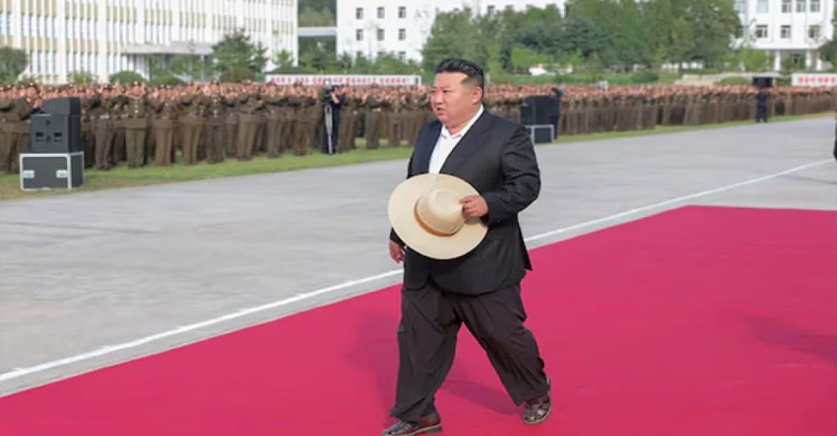 পারমাণবিক অস্ত্রের সংখ্যা বাড়ানোর  ঘোষণা কিমের