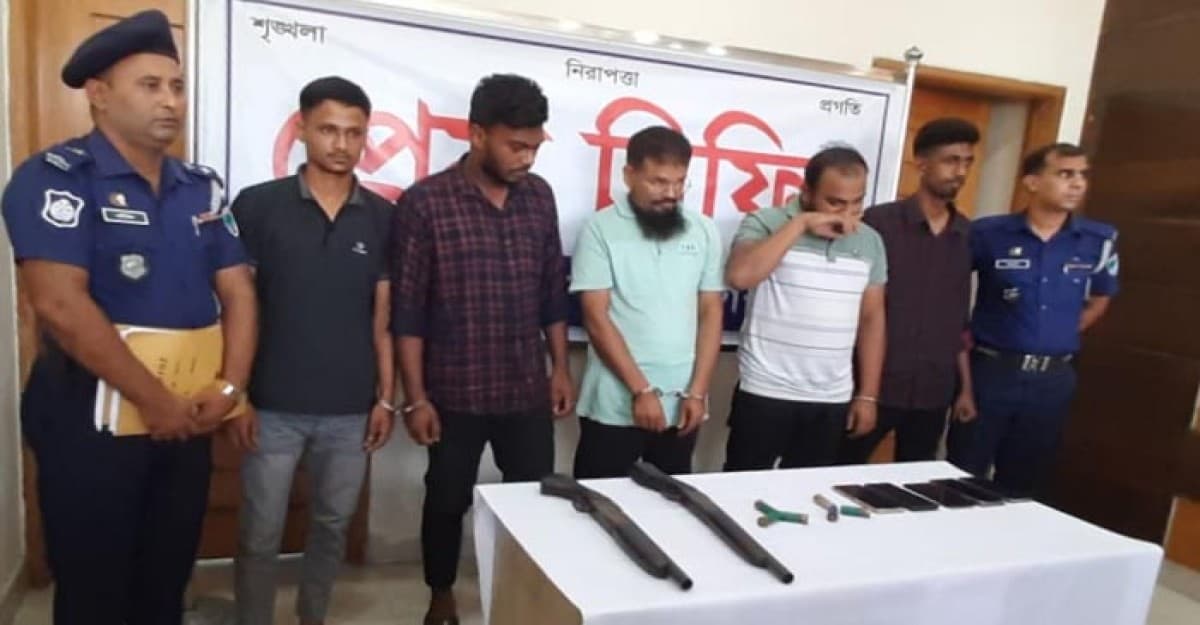 রামপালে পুলিশের অভিযানে অস্ত্র-গুলি উদ্ধার, আটক ৫