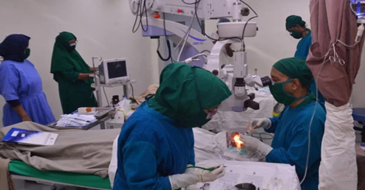 বসুন্ধরা চক্ষু হাসপাতালে বিনা খরচে ৩৭ জনের চোখ অপারেশন