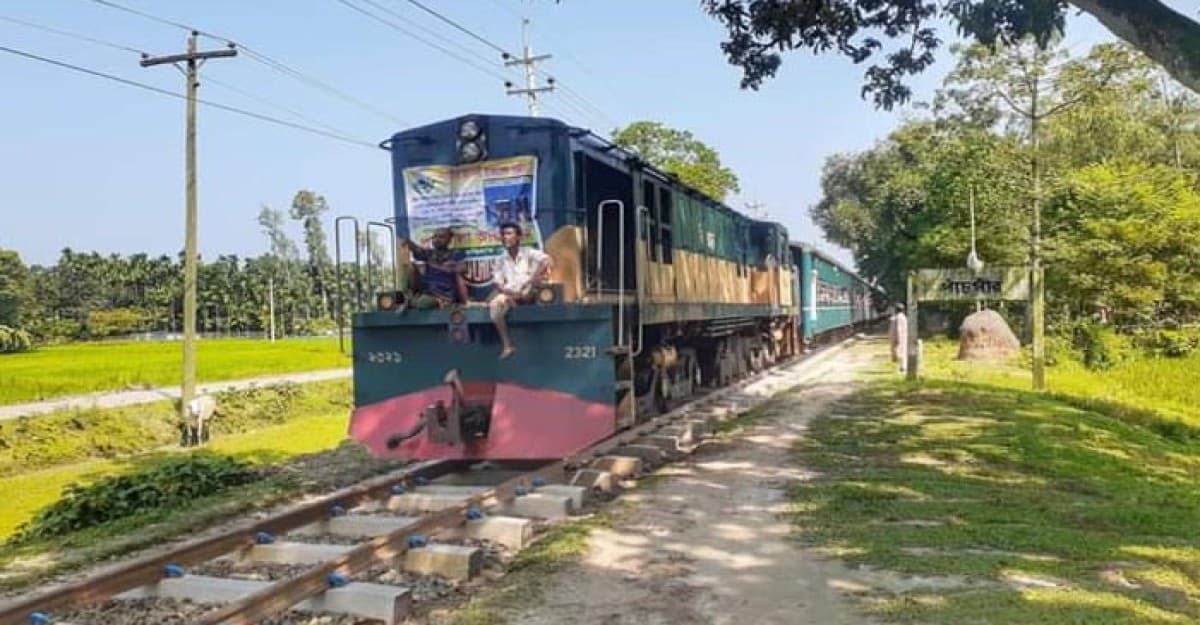 কুড়িগ্রামে ফিরলো রমনা মেইল ট্রেন