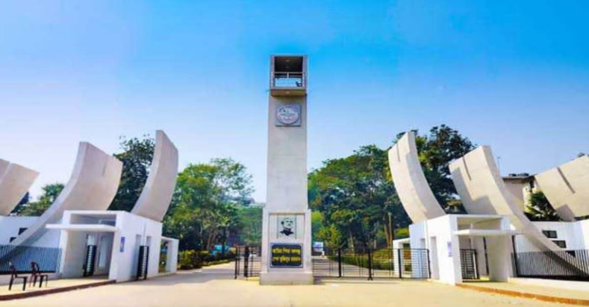 কুমিল্লা বিশ্ববিদ্যালয়ের আশেপাশে সিগারেটের রমরমা ব্যবসা