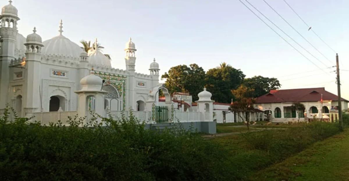 ঘুরে আসুন নবাব বাড়িতে পর্যটন নগরীর বিখ্যাত জমিদার বাড়ি