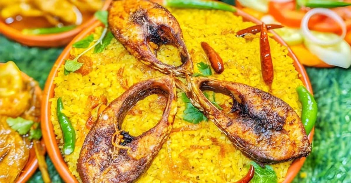 পর্যটকদের কাছে জনপ্রিয় হয়ে উঠছে কাউয়ার চরের ইলিশ-খিচুড়ি