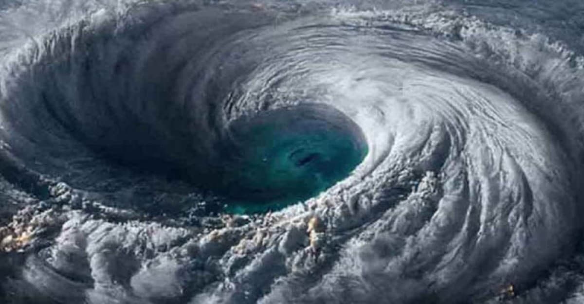 ঘূর্ণিঝড় ফিনজালে উত্তাল সাগর, সমুদ্রবন্দরে ২ নম্বর সংকেত