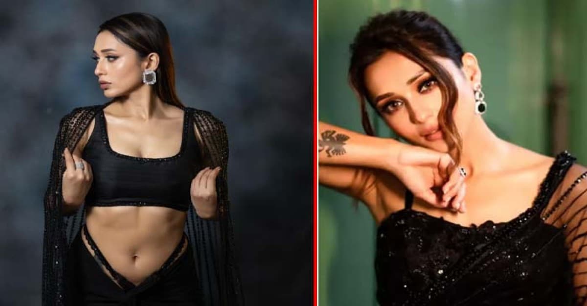 কালো শাড়িতে খোলামেলা মিমি  চক্রবর্তী