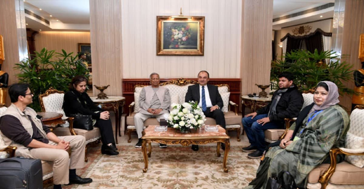 ডি-৮ সম্মেলনে যোগ দিতে কায়রো পৌঁছেছেন ড. ইউনূস