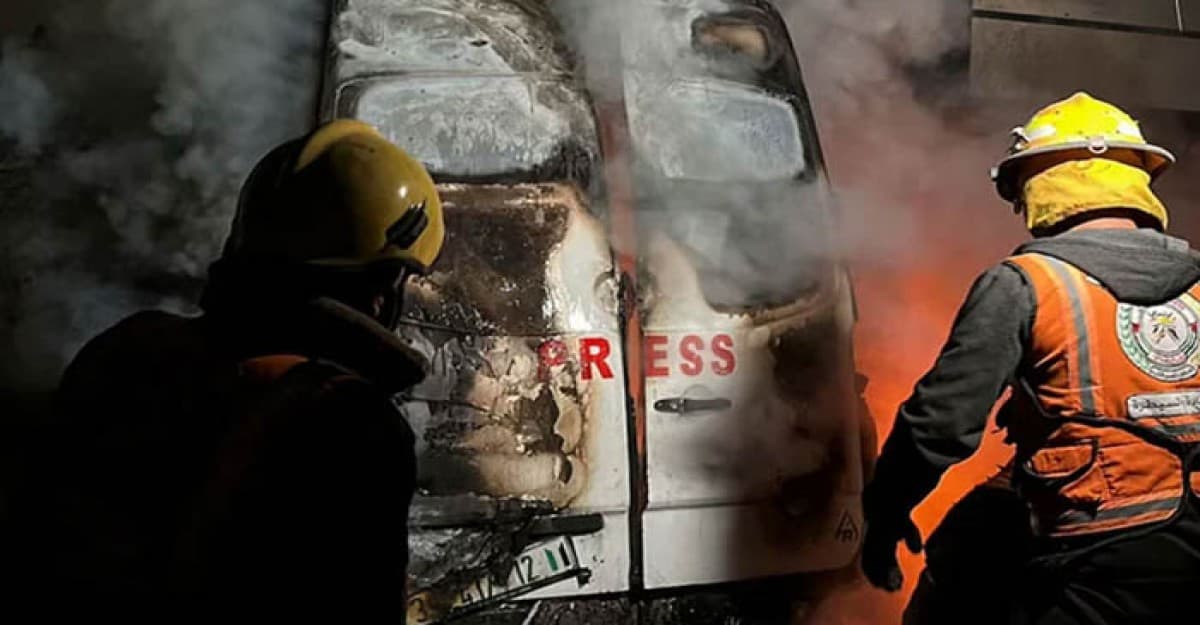 গণমাধ্যমের গাড়িতে বোমা হামলা, ৫ সাংবাদিক নিহত