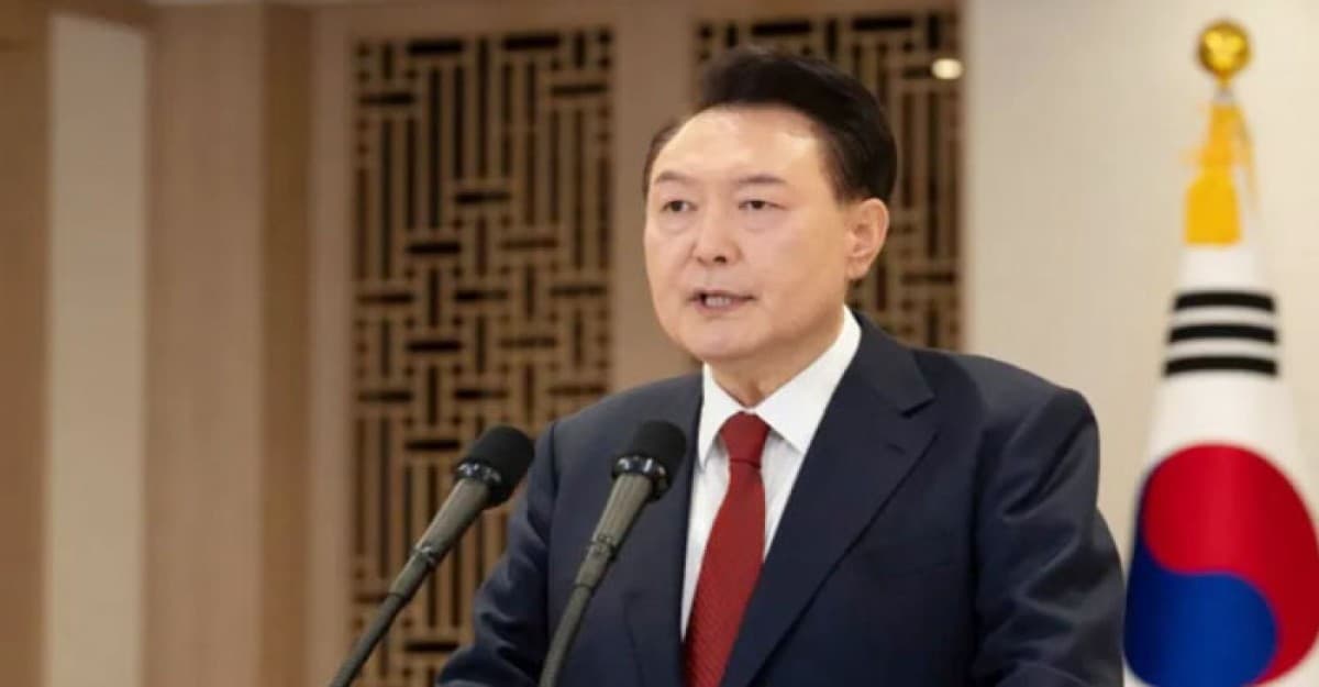 দক্ষিণ কোরিয়ার প্রেসিডেন্টের বিরুদ্ধে গ্রেফতারি পরোয়ানা