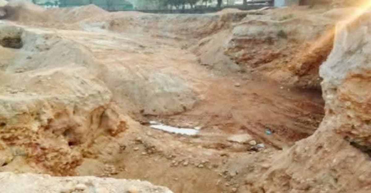 অবৈধভাবে বালু-পাথর উত্তোলনে বিলিন হচ্ছে প্রকৃতি কন্যা জাফলং