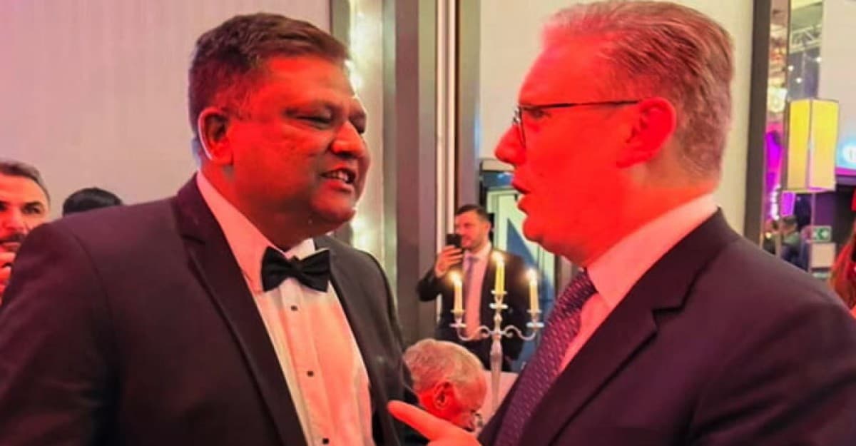 বৃটিশ প্রধানমন্ত্রীর সঙ্গে পলাতক আওয়ামী লীগ নেতার সাক্ষাৎ