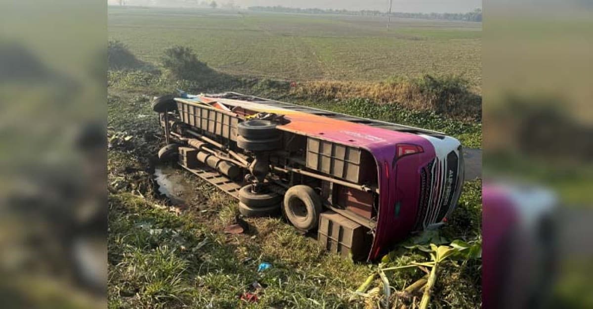 ফরিদপুরে বাস ট্রাক মুখোমুখি সংঘর্ষ নিহত ২, আহত ২০
