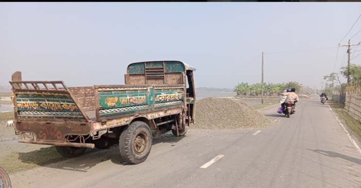 মোংলায় ধান কেটে বাড়ী ফেরার পথে ভটবটি উল্টে নিহত ২