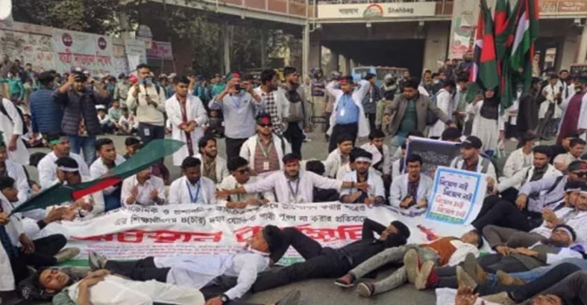 এবার ম্যাটস শিক্ষার্থীদের শাহবাগ অবরোধ