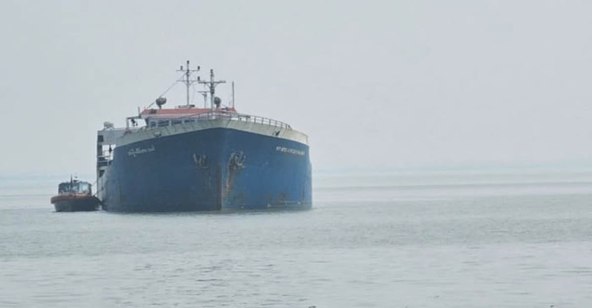 আরাকান আর্মির আটক করা জাহাজ ১৬ দিন পর মুক্ত