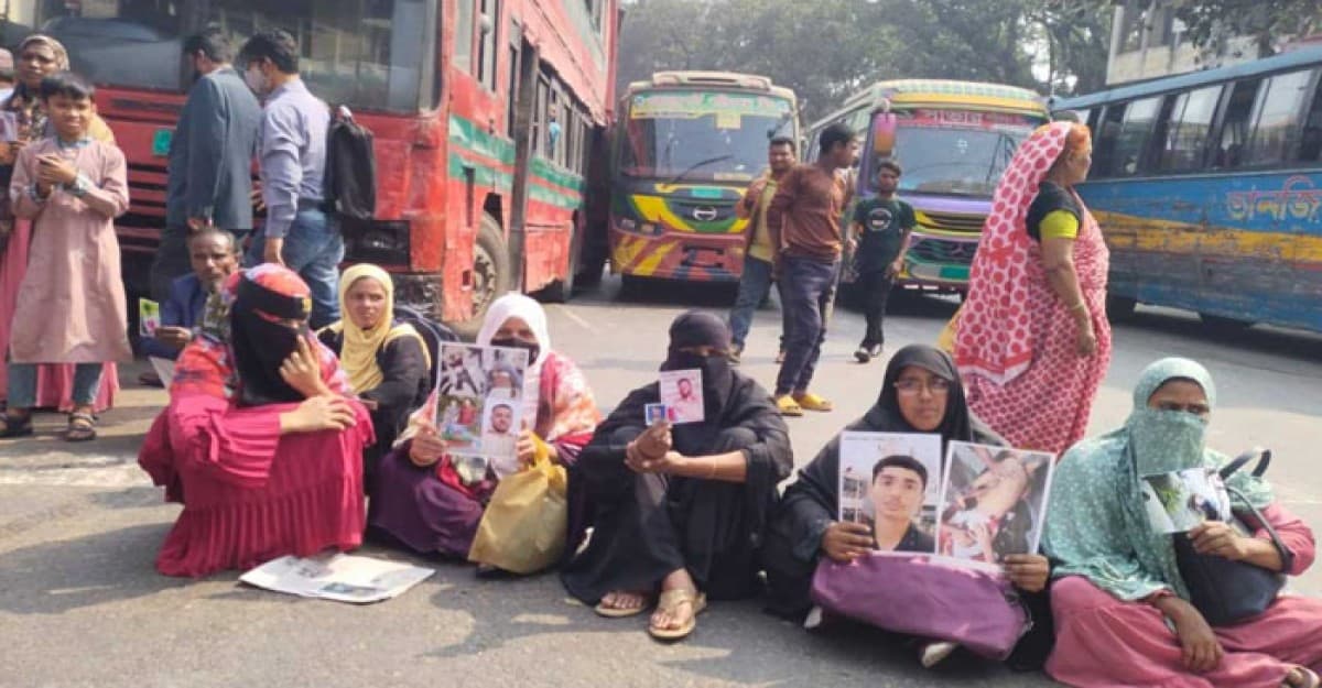 শেখ হাসিনার বিচারের দাবিতে শাহবাগ অবরোধ