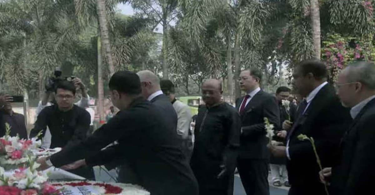 ভাষা শহীদদের প্রতি বিদেশি রাষ্ট্রদূতদের শ্রদ্ধা নিবেদন