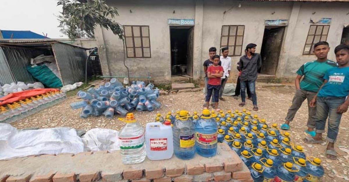 শ্রীপুরে নকল ব্যাটারির পানির কারখানায় ভয়াবহ প্রতারণা