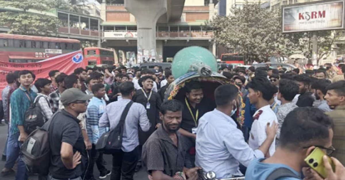 নারী সহিংসতার প্রতিবাদে শাহবাগে ৩০ কলেজের শিক্ষার্থীরা