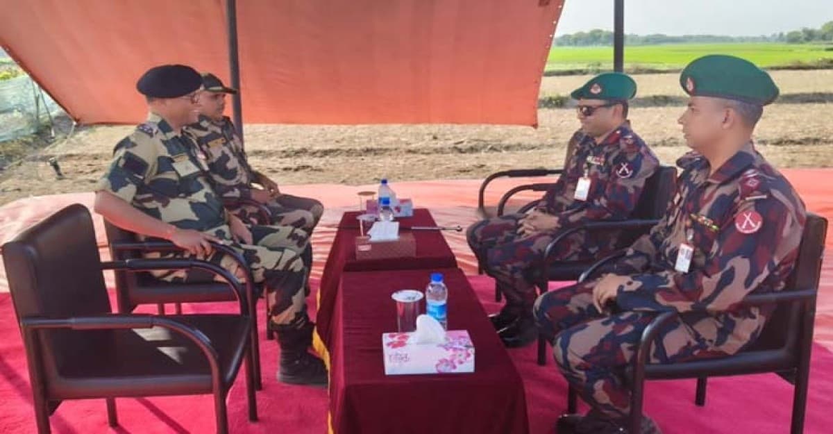 মহেশপুর সীমান্তে বিজিবি ও বি এস এফের বৈঠক