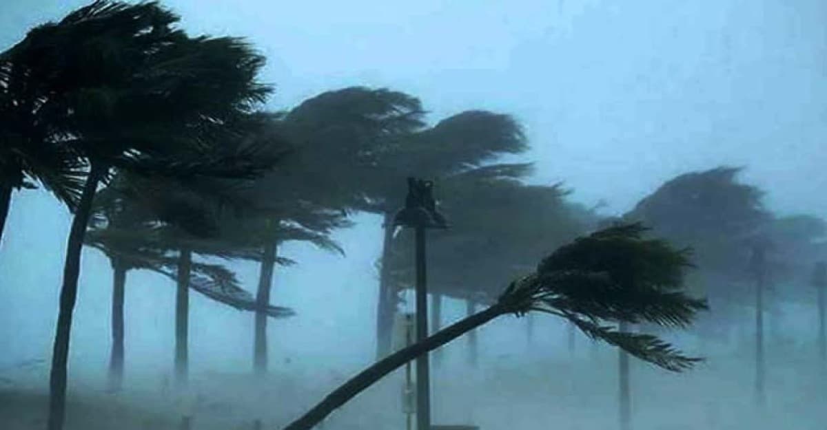 সন্ধ্যার মধ্যে ৬০ কিলোমিটার বেগে ঝড়ের আভাস