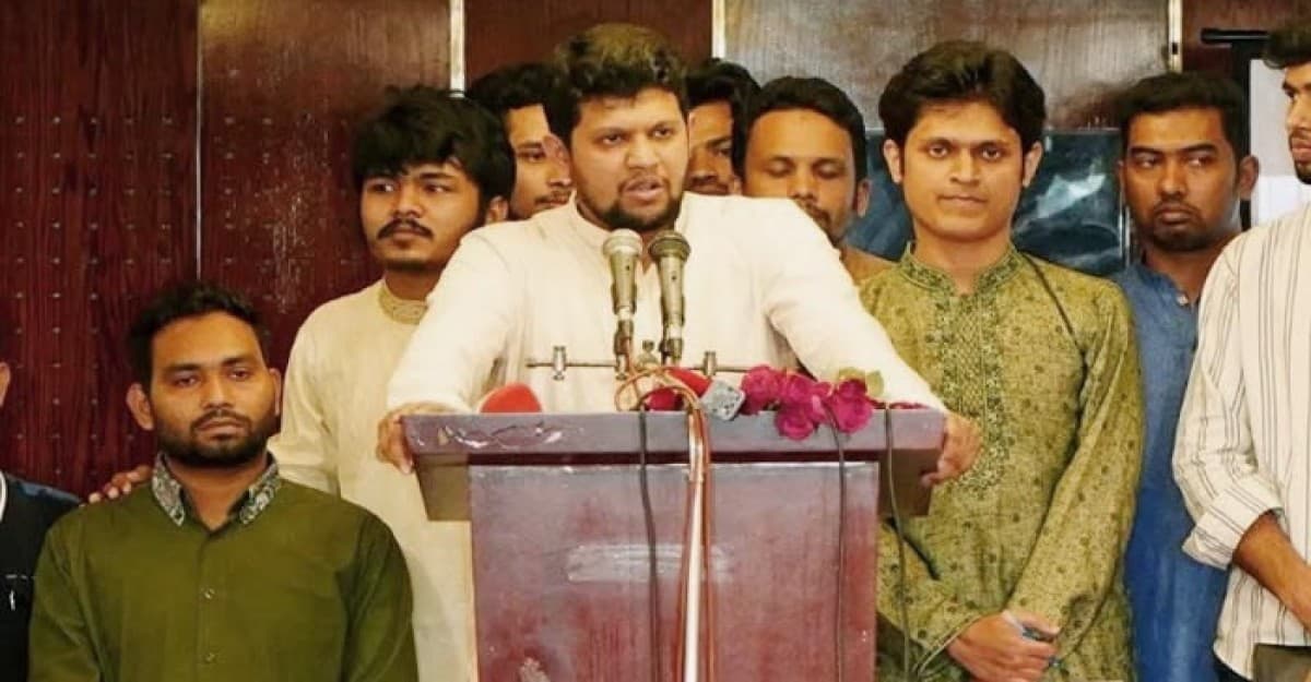 আওয়ামী লীগ বিদেশ থেকে আসা একটি ‘প্রতিস্থাপিত শক্তি’: মাহফুজ আলম