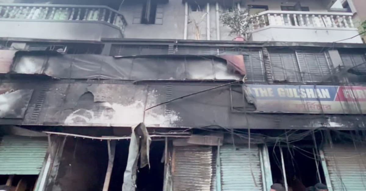 রাজধানীতে ৫তলা ভবনে অগ্নিকাণ্ডে নিহত ১, আহত ১৭