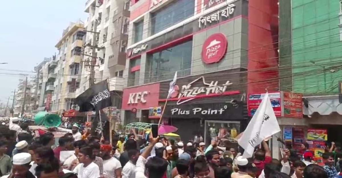 কক্সবাজারে গাজায় আগ্রাসনের প্রতিবাদে বিক্ষোভ থেকে ভাংচুরের ঘটনায় মামলা, গ্রেফতার ১