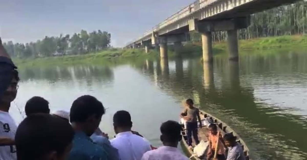 ট্রেনের ধাক্কায় খালে পড়ে নিখোঁজ, ১৯ ঘণ্টা পর ব্যবসায়ীর মৃতদেহ উদ্ধার