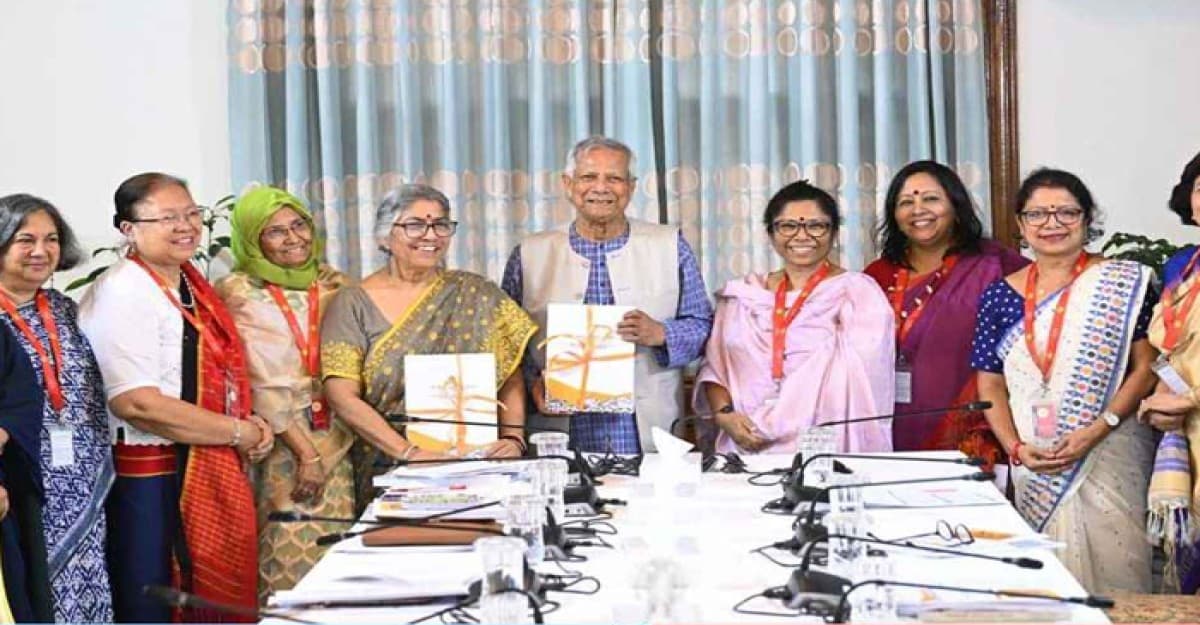 প্রধান উপদেষ্টার কাছে নারীবিষয়ক সংস্কার কমিশনের প্রতিবেদন জমা