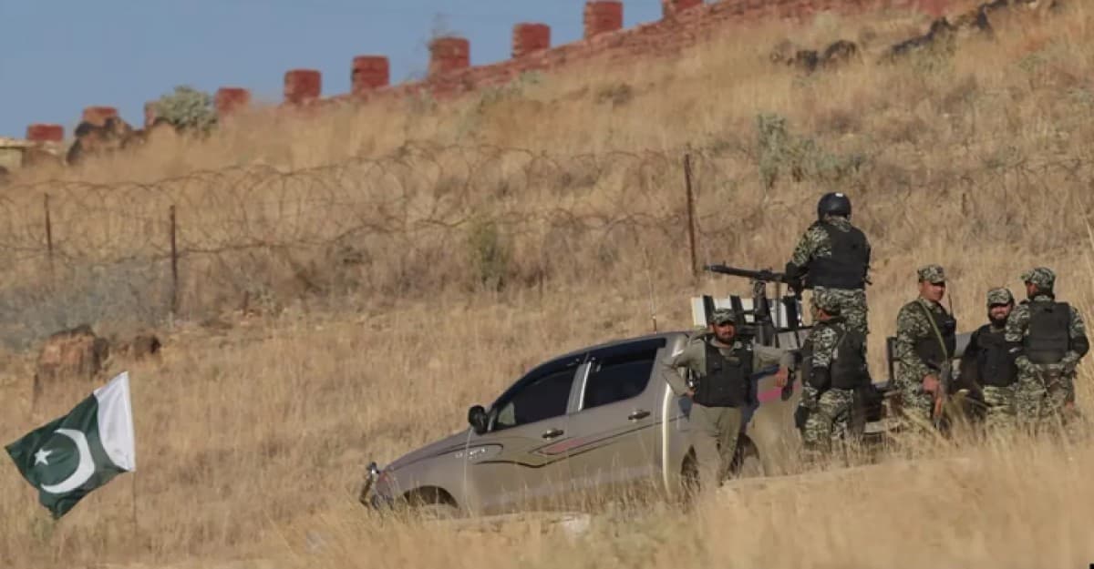 পাকিস্তানে সেনাদের সঙ্গে বন্দুকযুদ্ধে ৬ সন্ত্রাসী নিহত