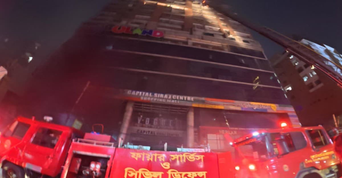 রাজধানীর বেইলি রোডে আগুন