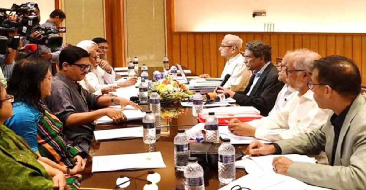 রাজনৈতিক দলগুলোকে ছাড় দিতে হবে : আলী রীয়াজ