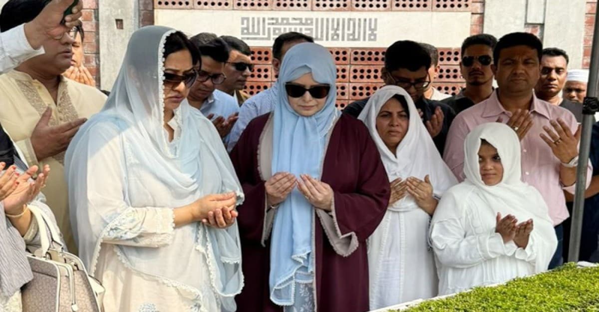 আরাফাত রহমান কোকোর কবর জিয়ারত করলেন ডা. জুবাইদা