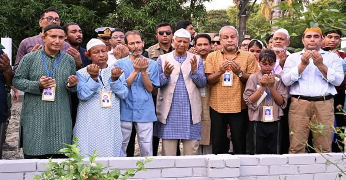দেড় যুগ পর গ্রামের বাড়িতে প্রধান উপদেষ্টা ড. ইউনূস