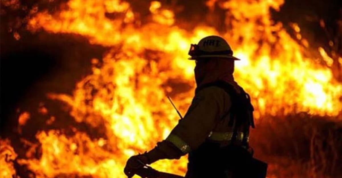 রাজধানীর মিরপুরে বস্তিতে আগুন