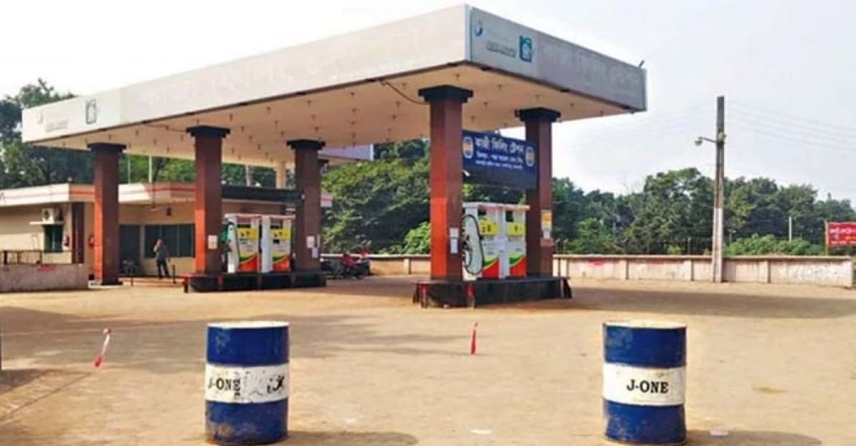 অর্ধদিবস কর্মবিরতি পালন করছে পেট্রলপাম্প ও ট্যাংকলরি মালিক ঐক্য পরিষদ