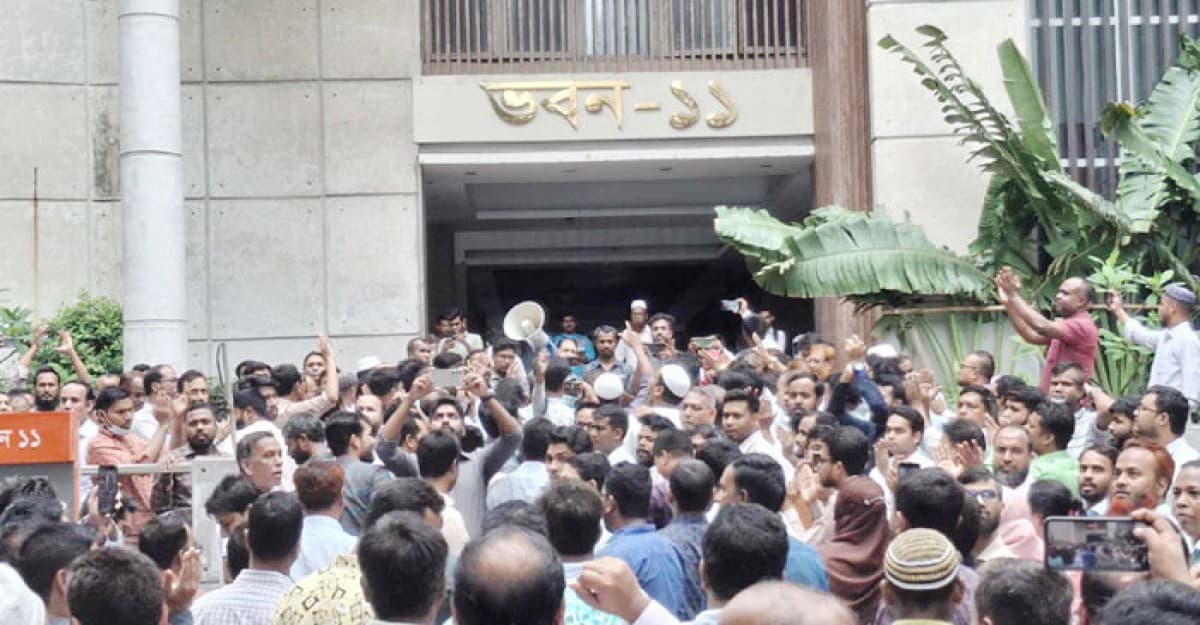 অধ্যাদেশ প্রত্যাহার না হলে কাজে ফিরবেন না কর্মচারীরা