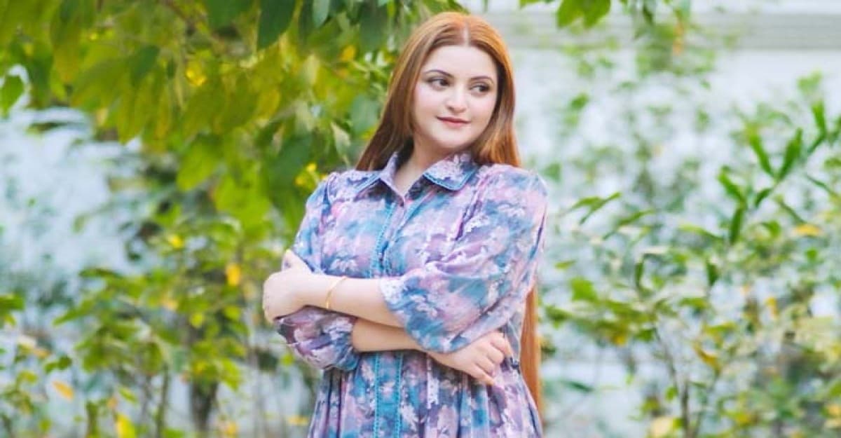 আল্লাহ কিছু নেওয়ার আগে কিছু দিয়েও দেন: পরীমনি