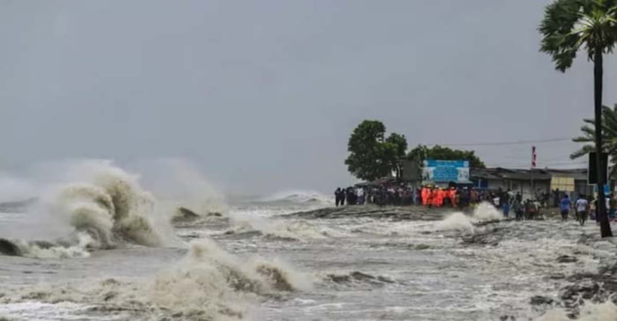 দেশের ১৬ জেলায় জলোচ্ছ্বাসের শঙ্কা, সতর্ক সংকেত