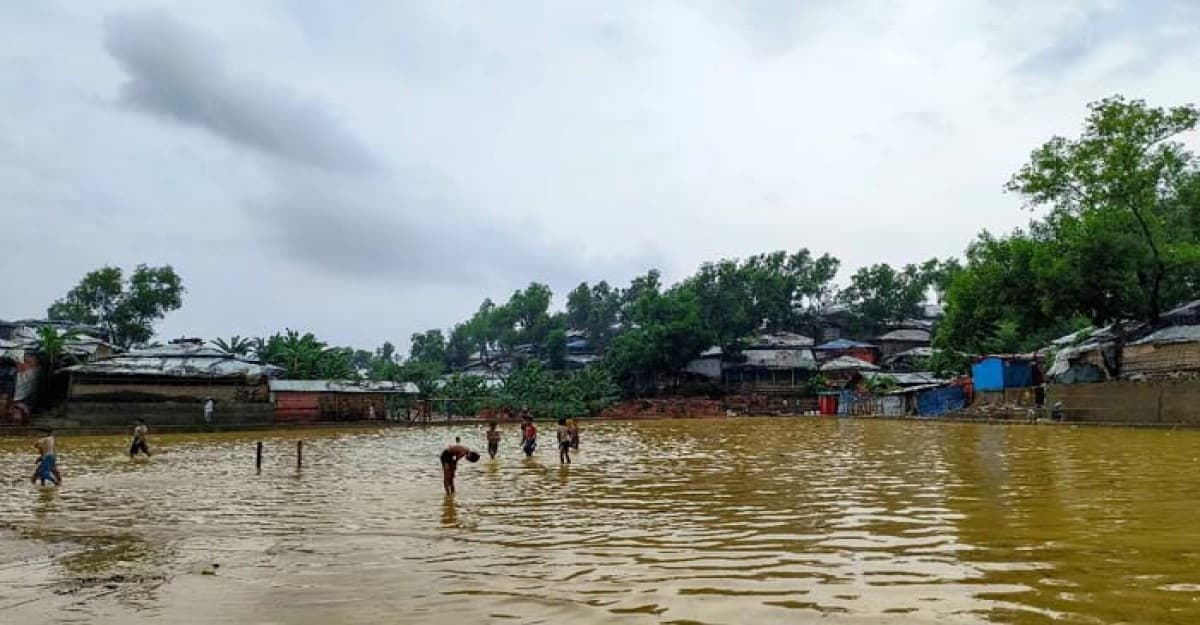 ভারী বৃষ্টিতে রোহিঙ্গা ক্যাম্পের ৫৩ স্থানে ভূমিধস, ১৪ শত বসতি ক্ষতিগ্রস্ত