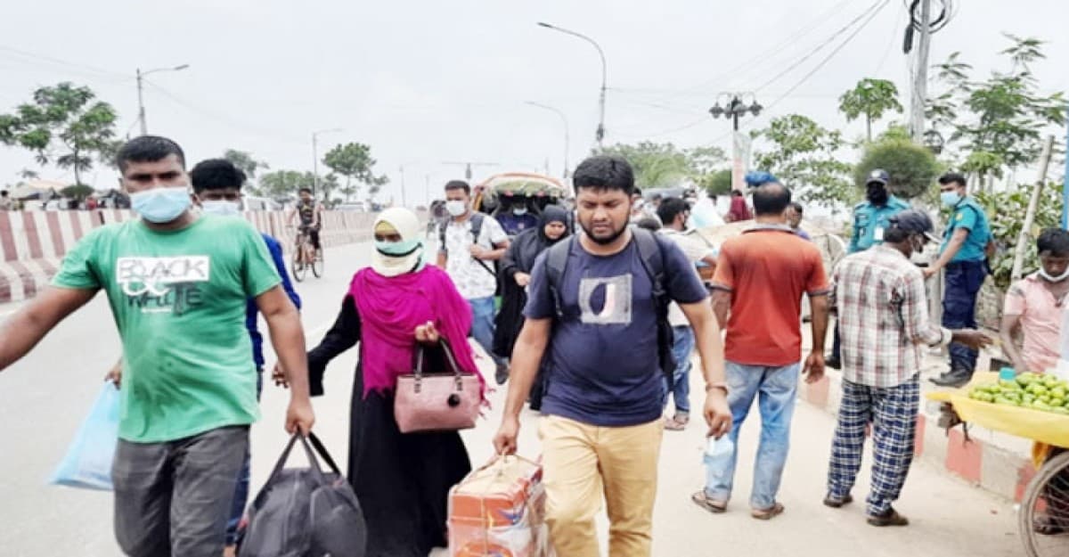 ছুটি শেষ হওয়ার আগেই স্বস্তিতে ঢাকায় ফিরছেন মানুষ